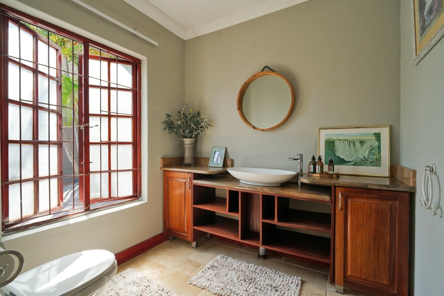 To Let 5 Bedroom Property for Rent in Beacon Bay Eastern Cape